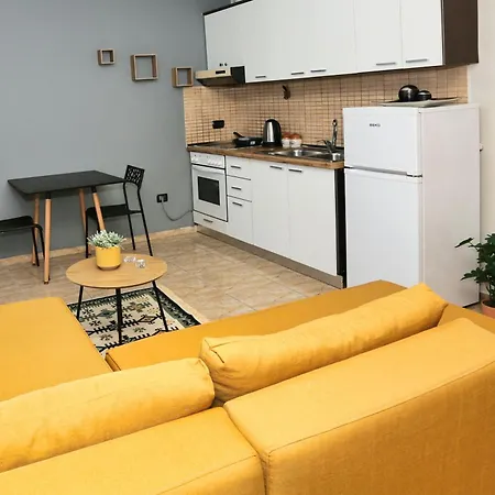 Cozy In The Heart Of Blloku Appartement Tirana